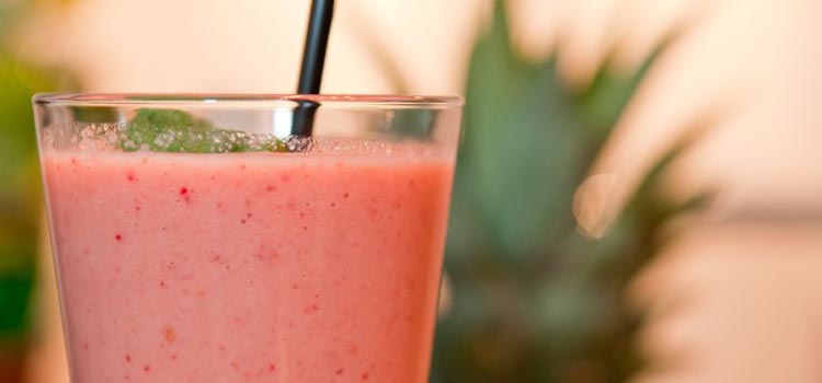 Mango strawberry spring smoothie recipe